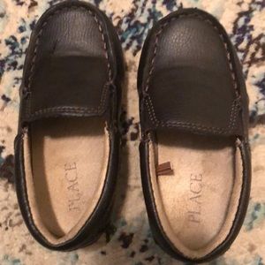 Children’s Place 6 baby/toddler slip-on loafers.